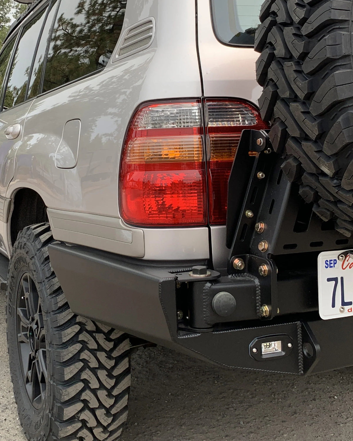 Dissent Off-Road Tire Carrier Swing-Out