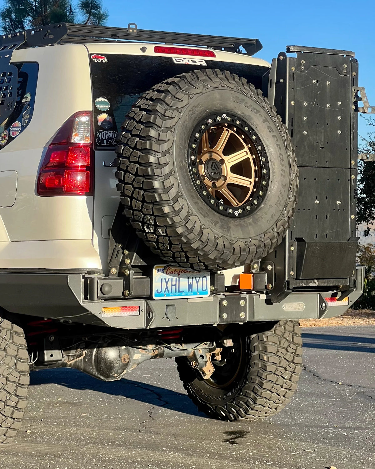 Dissent Off-Road Tire Carrier Swing-Out